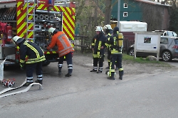 2023-04-18 Feuerwehr rettet drei Personen